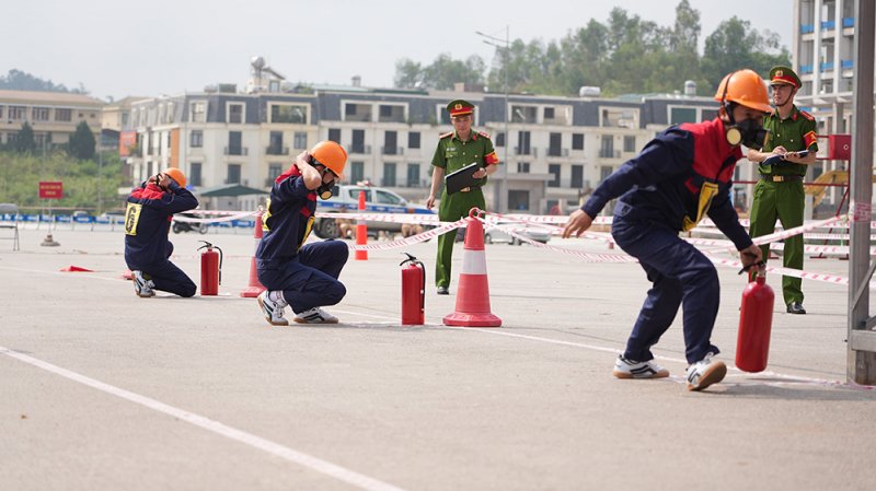 Các tổ liên gia ở Cao Bằng thi phòng cháy, chữa cháy -0