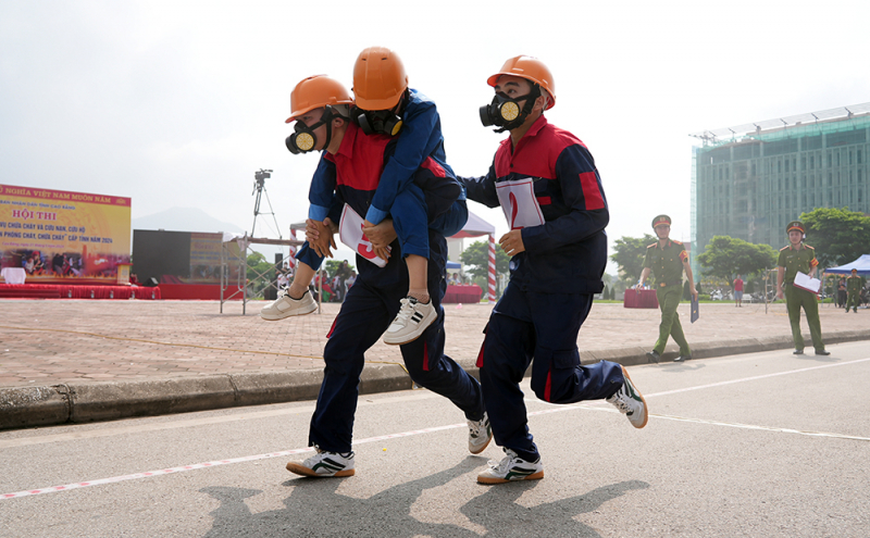 Các tổ liên gia ở Cao Bằng thi phòng cháy, chữa cháy -0