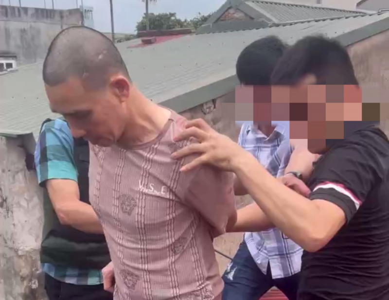 Về nhà mẹ đẻ sau 18 năm lẩn trốn truy nã thì bị bắt giữ -0