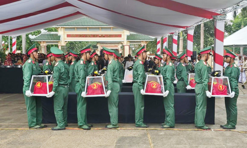 Truy điệu, an táng 21 hài cốt liệt sĩ quân tình nguyện, chuyên gia -0