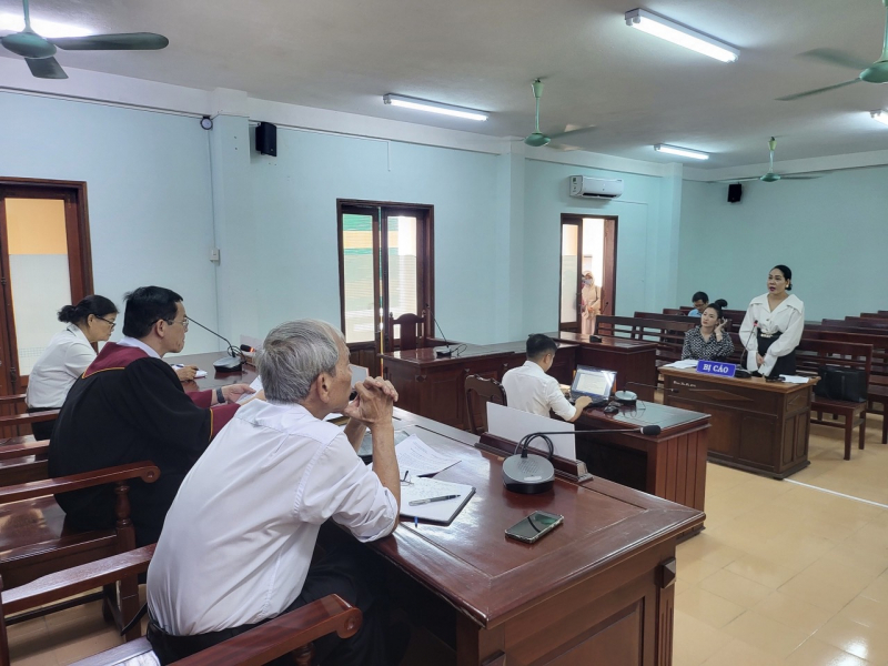 Livestream làm nhục người đàn ông, 3 phụ nữ lãnh án -0