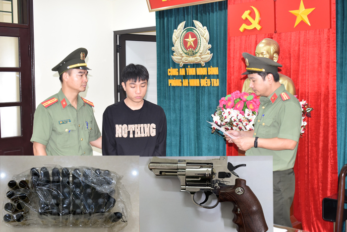 Khởi tố vụ án, khởi tố bị can về tội “Tàng trữ, sử dụng, mua bán trái phép vũ khí quân dụng” -0