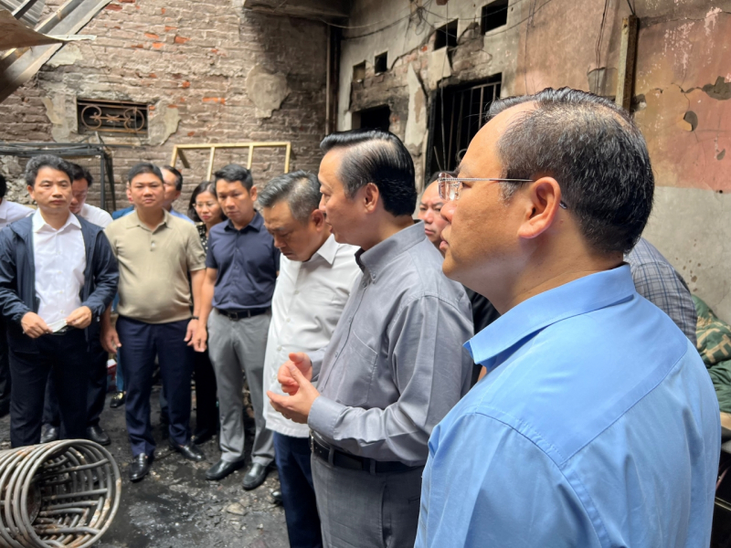 Phó Thủ tướng Trần Hồng Hà trực tiếp đến hiện trường vụ cháy để chỉ đạo PCCC, cứu nạn cứu  -0