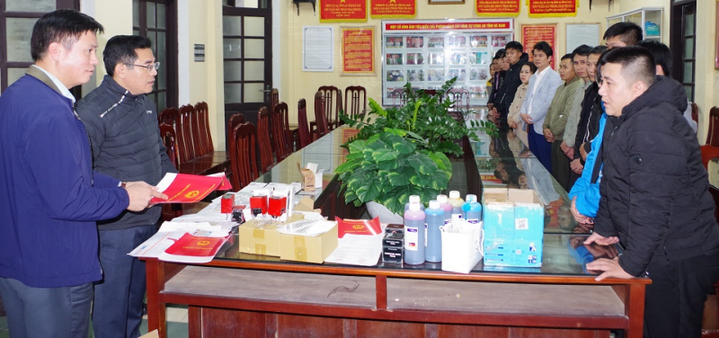 Đánh sập đường dây sản xuất, mua bán, vận chuyển con dấu, tài liệu giả quy mô trên 100 tỷ đồng -0