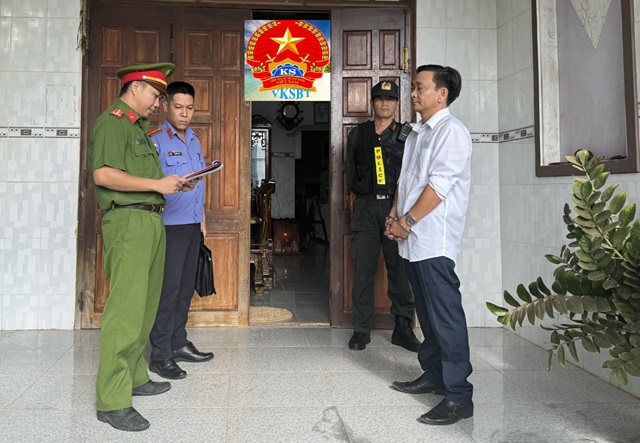 Phó giám đốc Trung tâm phát triển quỹ đất bị bắt vì bao che “cát tặc” -0
