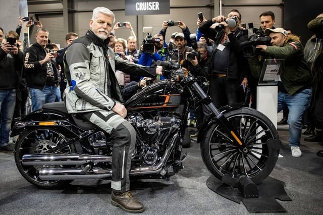 Tổng thống Czech nhập viện vì tai nạn  -0