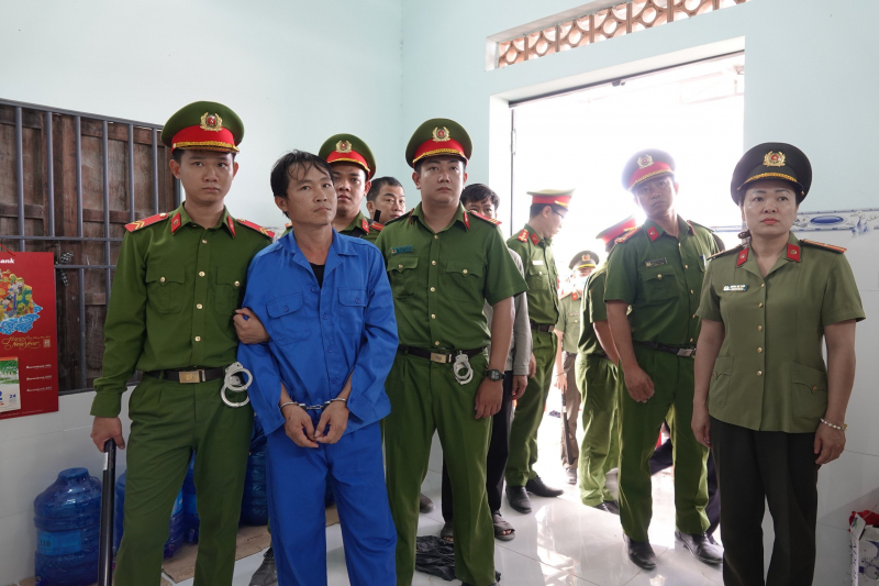Phó giám đốc Trung tâm phát triển quỹ đất bị bắt vì bao che “cát tặc” -0