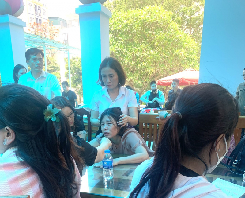 Nghẹn ngào nỗi đau của thân nhân 14 nạn nhân tử vong trong vụ cháy nhà trọ ở phố Trung Kính -0