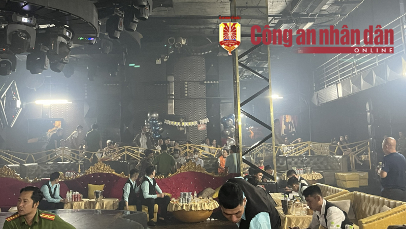 20 đối tượng dương tính với ma túy trong Gold Club ở Cà Mau  -0