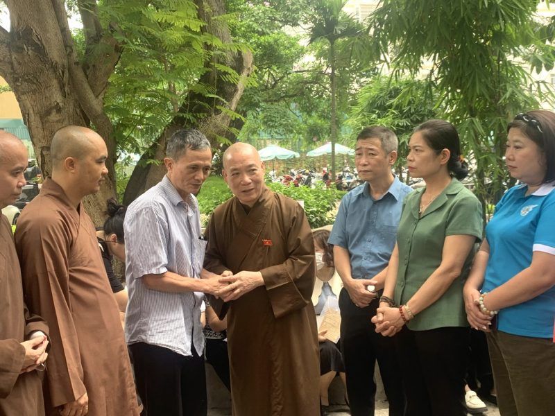 Nghẹn ngào nỗi đau của thân nhân 14 nạn nhân tử vong trong vụ cháy nhà trọ ở phố Trung Kính -1