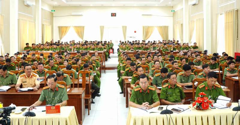 Công an Cà Mau triển khai Luật Lực lượng tham gia bảo vệ ANTT ở cơ sở -0