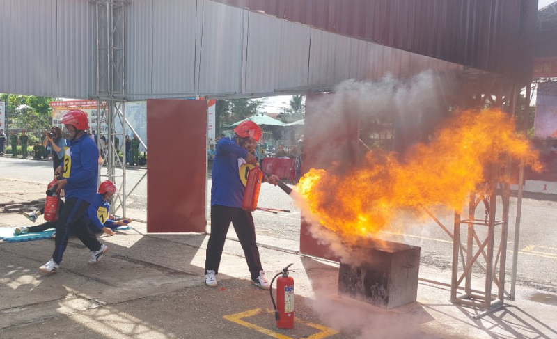 Sôi nổi hội thi nghiệp vụ PCCC và CNCH “Tổ liên gia an toàn PCCC” -2
