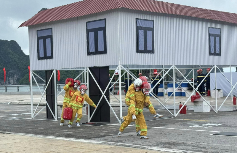 27 đội tham gia Hội thi nghiệp vụ chữa cháy và cứu nạn, cứu hộ “Tổ liên gia an toàn PCCC” tại Hải Phòng và Quảng Ninh -0