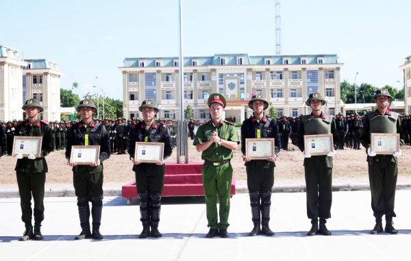 Hàng nghìn chiến sĩ nghĩa vụ CAND hoàn thành khóa huấn luyện chiến sĩ mới -0
