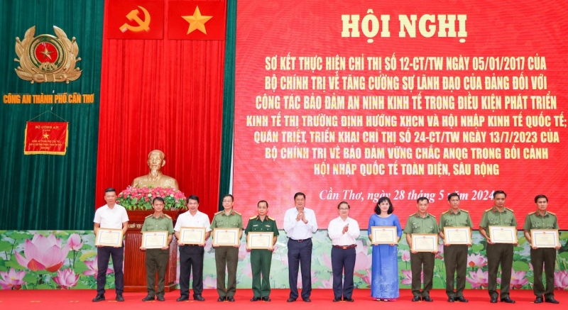 z5484712981825_9fbea712f4eeebc7ec92a8af5f7396cf.jpg -0