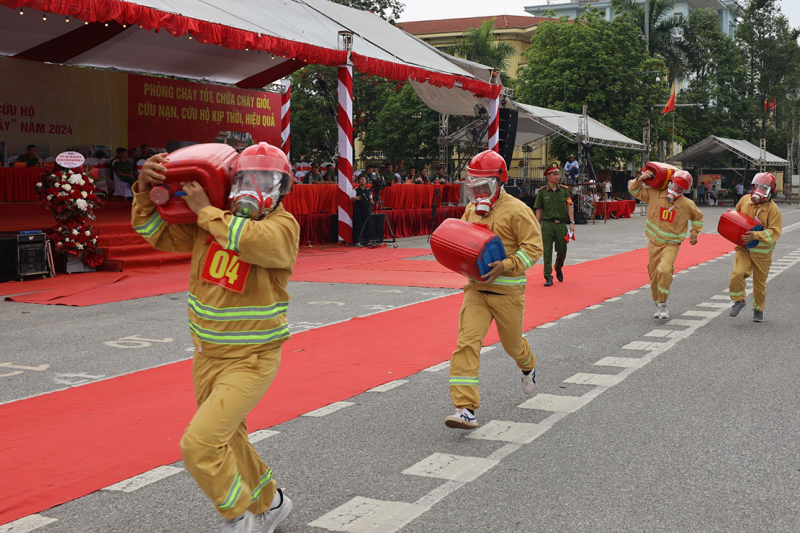 Hội thi nghiệp vụ chữa cháy và cứu nạn, cứu hộ “Tổ liên gia an toàn phòng cháy, chữa cháy” tỉnh Hưng Yên -0