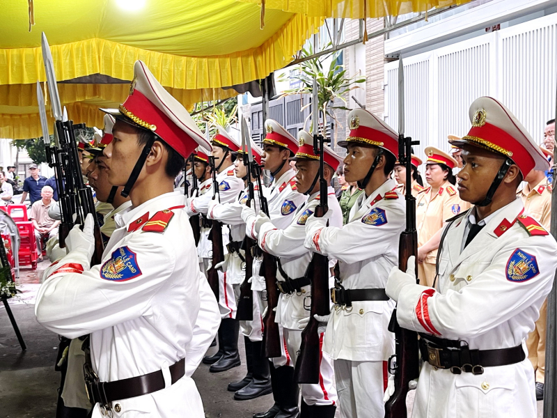           Nghẹn ngào tiễn biệt Trung tá CSGT hy sinh khi thi hành công vụ -0