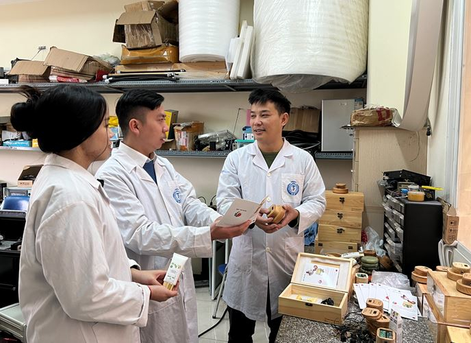 Về thiết bị kết hợp ba tác động trị liệu -1