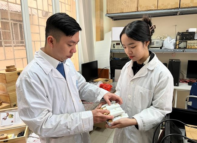 Về thiết bị kết hợp ba tác động trị liệu -2