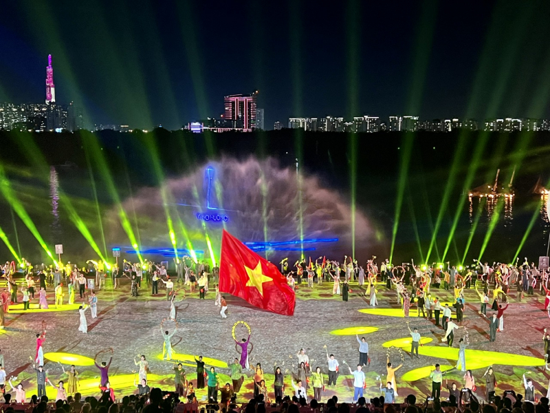 Sôi nổi các hoạt động tại Lễ hội sông nước TP Hồ Chí Minh  -0