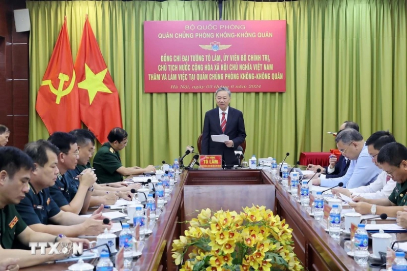 Chủ tịch nước thăm và làm việc tại Quân chủng Phòng không-Không quân -0