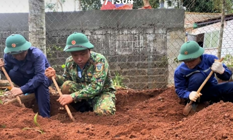Tìm thấy 4 bộ hài cốt liệt sĩ trong vườn nhà dân ở huyện Hướng Hóa, Quảng Trị -0