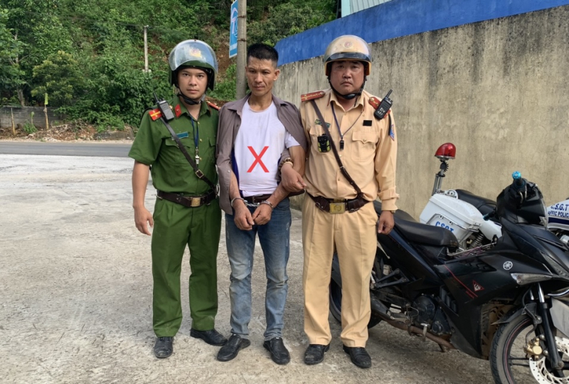 Bắt giữ đối tượng tàng trữ, vận chuyển trái phép gần 0,5 kg ma tuý đá -1