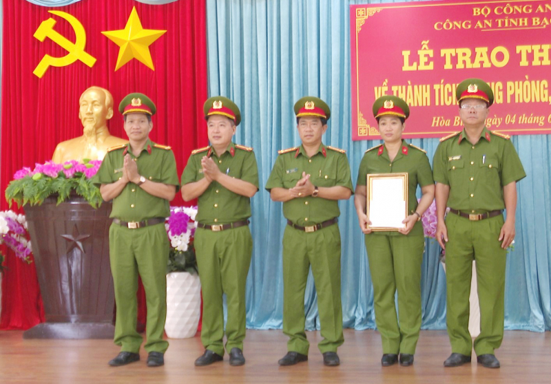 Thưởng nóng lực lượng khám phá nhanh vụ dàn cảnh cướp giật tài sản -0