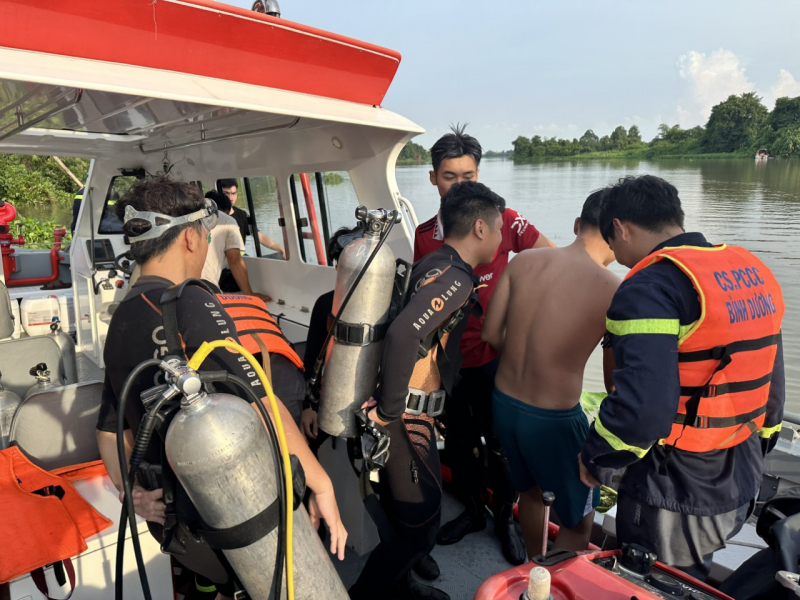 Đã tìm thấy thi thể 3 bé gái bị đuối nước khi tắm sông -3