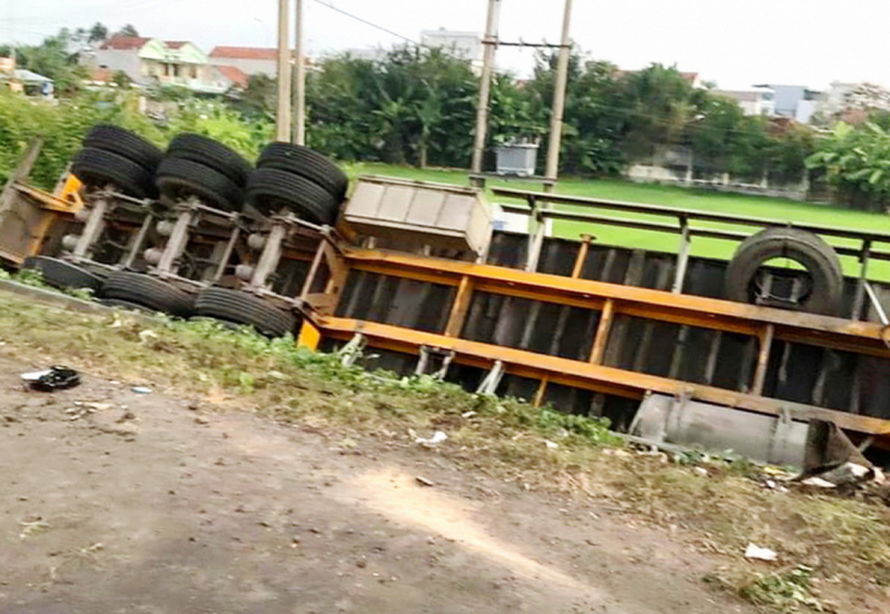 Anh trai giao xe đầu kéo cho em ruột điều khiển gây tai nạn, cả hai cùng bị khởi tố -0