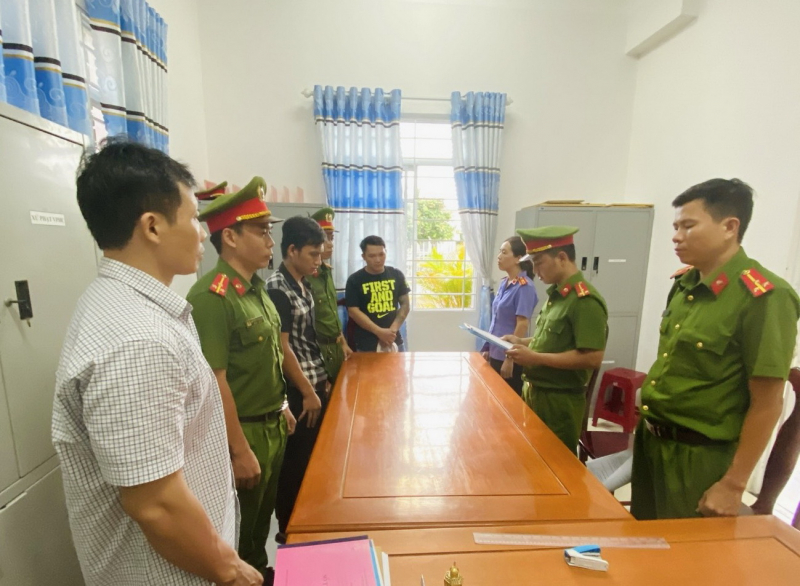 Anh trai giao xe đầu kéo cho em ruột điều khiển gây tai nạn, cả hai cùng bị khởi tố -0