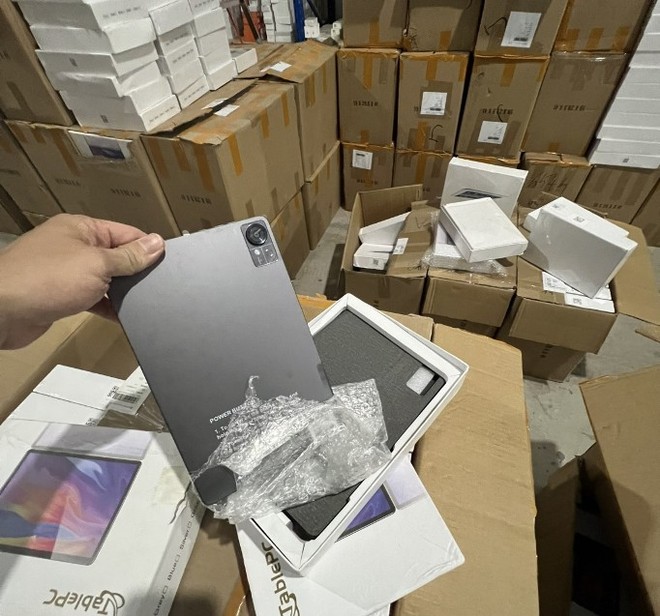 Phát hiện kho iPhone, iPad “khủng” không rõ nguồn gốc -0