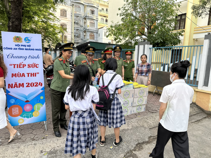 Sĩ tử ấm lòng được chống nóng từ chương trình 