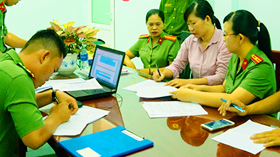 Bắt tạm giam Trưởng phòng và chuyên viên Văn phòng đăng ký đất đai Hậu Giang -0