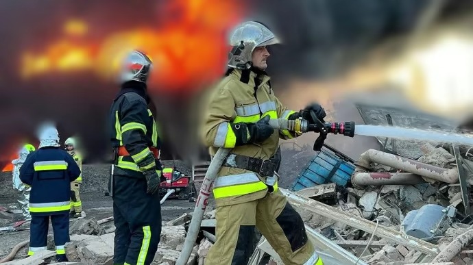 Hạ tầng công nghiệp ở Kiev cháy lớn sau đòn tập kích của Nga -0