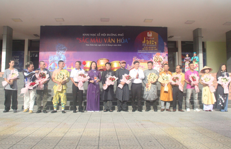 Rực rỡ sắc màu văn hóa tại lễ hội đường phố Festival Huế 2024 -0