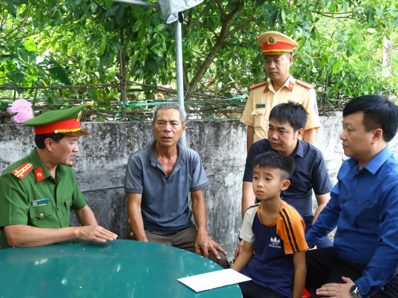 Truy tìm lái xe gây tai nạn khiến 3 người chết rồi bỏ trốn  -0