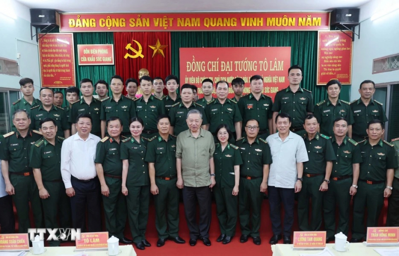 Chủ tịch nước Tô Lâm thăm cán bộ, chiến sỹ Đồn biên phòng Cửa khẩu Sóc Giang -0