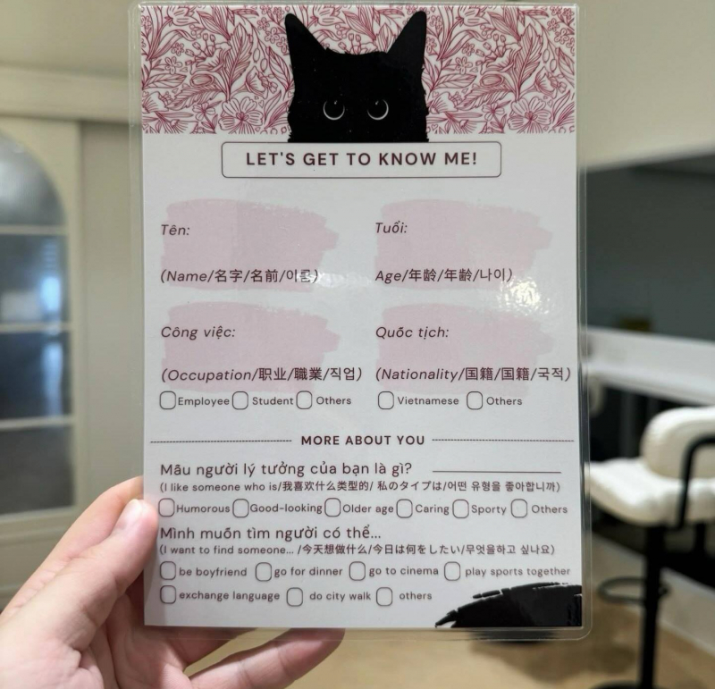 Bất thường từ tấm kính một chiều ở Mina Dating Café -0