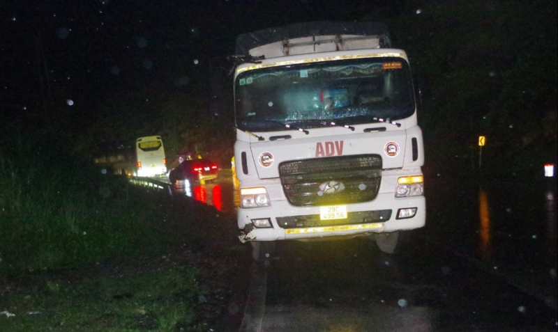 Khởi tố vụ án, tạm giữ hình sự lái xe tải đâm đôi nam nữ tử vong trên đèo -0