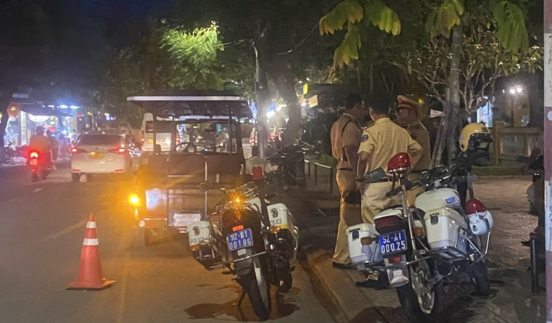 Cần ngăn chặn ngay xe điện ủi khách du lịch biển số giấy “đại hoành” phố cổ Hội An -0