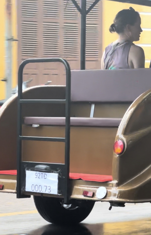 Cần ngăn chặn ngay xe điện ủi khách du lịch biển số giấy “đại hoành” phố cổ Hội An -1