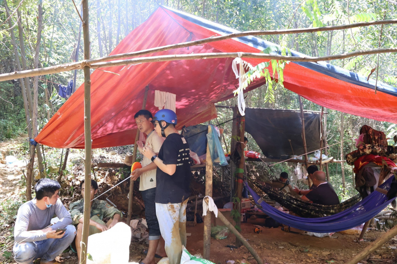 Triệt xóa điểm khai thác vàng trái phép quy mô lớn -0