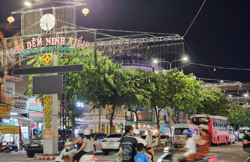 Bất ngờ từ các hạng mục đã đầu tư trước khi đấu giá của Tuyến phố đi bộ Ninh Kiều -0