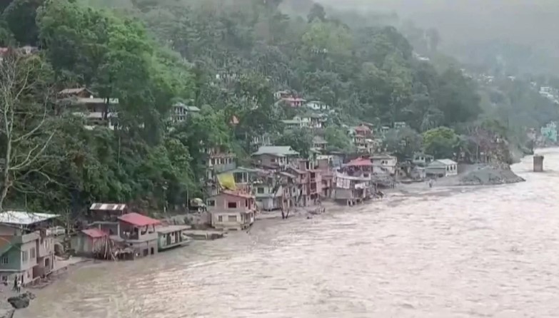 Lở đất ở vùng núi Himalaya, ít nhất 10 người thiệt mạng và hàng ngàn người mắc kẹt -0