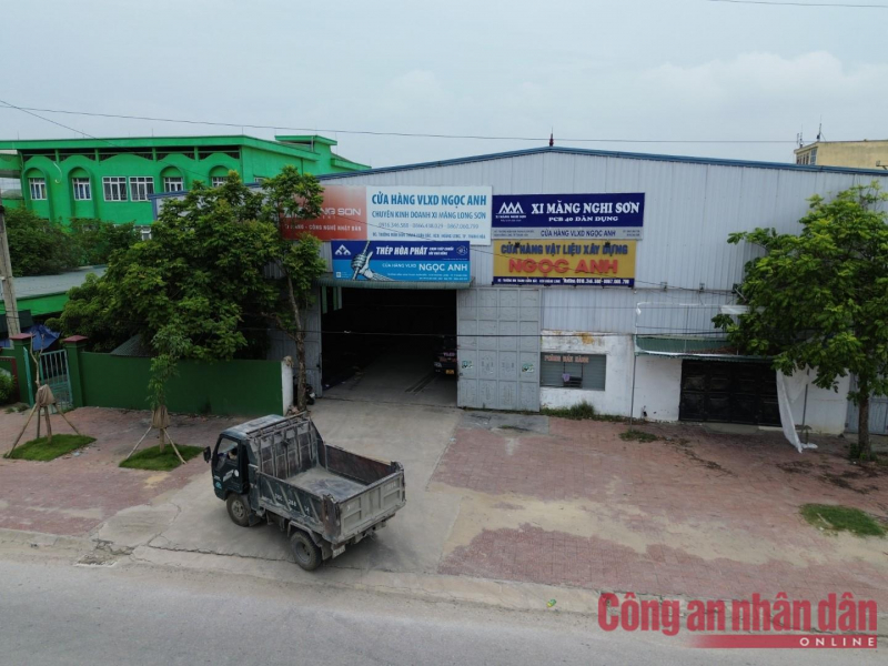 Cửa hàng VLXD sai phép “tàng hình” trước cổng UBND phường -0