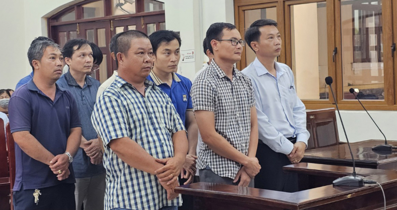 12 bị cáo trong vụ án sai phạm tại Trung tâm đăng kiểm bị phạt tù -0