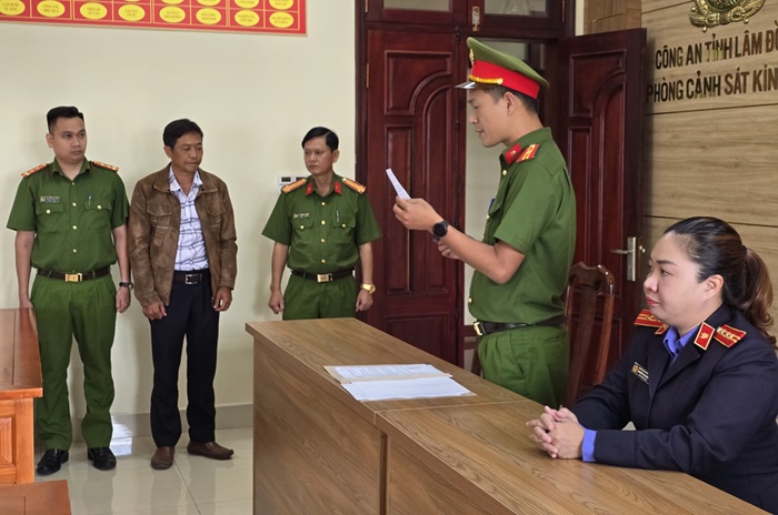Để “cát tặc” khai thác 6.000m3, Chủ tịch, Phó Chủ tịch xã bị bắt -0