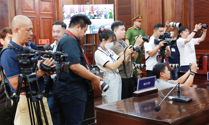 Trang 36 ĐB: Chuyện tác nghiệp ở phiên tòa xét xử “đại án” Vạn Thịnh Phát -0