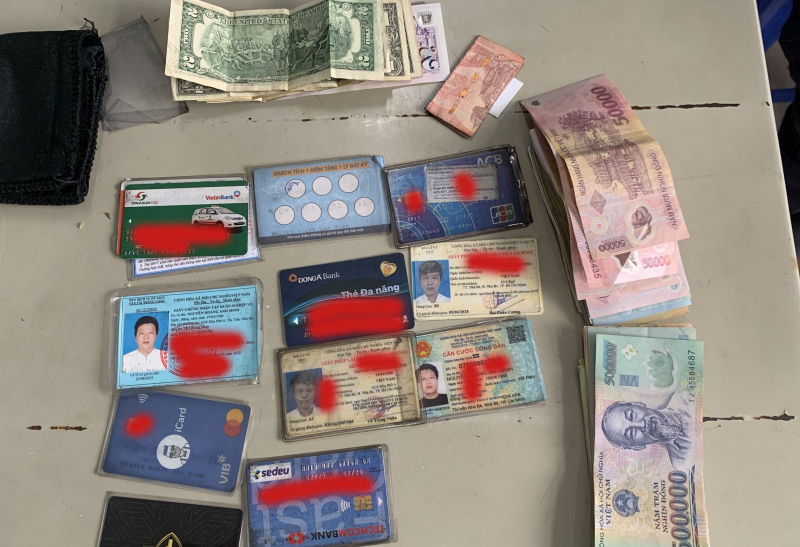 Nam thanh niên cảm kích trước hành động đẹp của 2 chiến sĩ lính nghĩa vụ -0